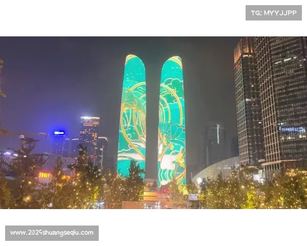 成都蓉城球迷创作3D灯光秀 凤凰山夜空助威口号雄起点亮夜空 成都蓉城球迷创作3D灯光秀 凤凰山夜空助威口号雄起点亮夜空